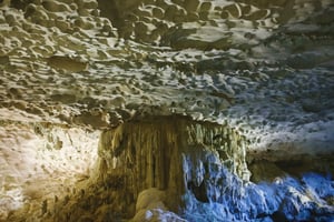 Thạch nhũ trong Hang Sửng Sốt, Hạ Long