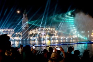 Show trình diễn ánh sáng tại Grand World