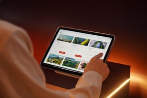 Người tham dự trải nghiệm bản demo ứng dụng Visit Vietnam