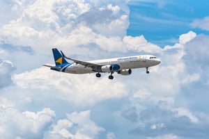 Máy bay Vietravel Airlines trên bầu trời