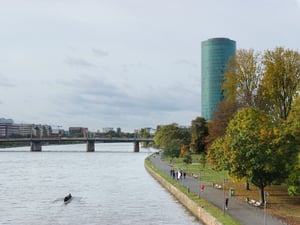 Bên bờ sông Main (Frankfurt, Đức)