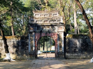 Cổng vào lăng Minh Mạng