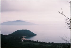 Phong cảnh từ đèo Hải Vân nhìn ra biển