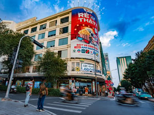 Traffic and OOH VNPAY at Dong Khoi - Le Thanh Ton