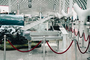 Piano trong suốt hãng Kayserburg ở sân bay Bảo An, Thâm Quyến