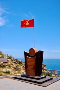 Cờ Việt Nam tại Mũi Điện