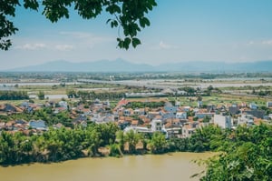 Thành phố Phú Yên nhìn từ Tháp Nhạn