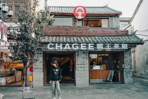 Chagee milk tea shop in Dali ancient city