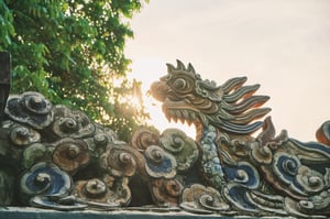 Đầu rồng trên mái đình tại Lăng Tự Đức