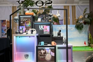 Khu vực nghe thử và trải nghiệm sản phẩm trong Sony Vincom Đồng Khởi