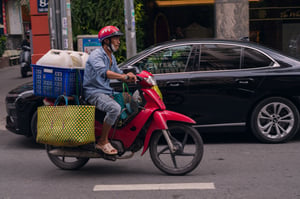 Chở đồ trên đường phố
