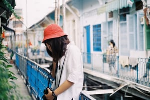 Nữ nhiếp ảnh gia khám phá khu chung cư cũ