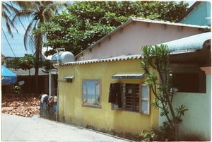 Ngôi nhà nhỏ được trang trí sinh động
