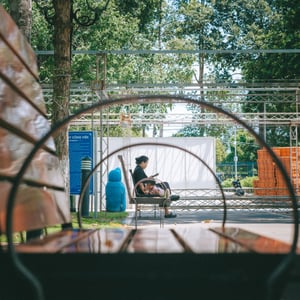 Street Photography: Mẹ và Con trong công viên