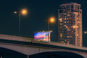 Quảng cáo ngoài trời của Picity Sky Park trên cầu Sài Gòn