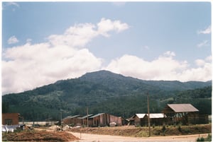Những ngôi nhà đơn sơ ở vùng quê