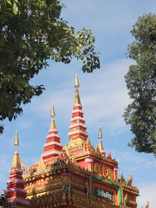 Mái chùa trong nắng