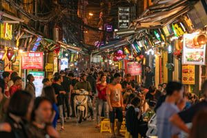 Khu phố đêm Tạ Hiện