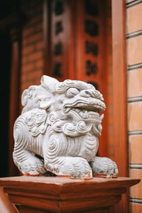 Tượng con lân ở cổng Chùa Giác Hải