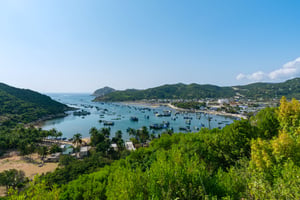 Quang cảnh vịnh Vĩnh Hy
