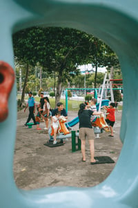Frame-in-frame: Gia đình vui chơi hạnh phúc