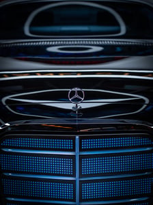 Close-up Mercedes-Benz Logo, Grille and Hood