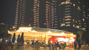 Những bạn trẻ ở Katinat Cafe