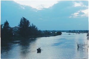 Khung cảnh sông nước làng quê yên bình