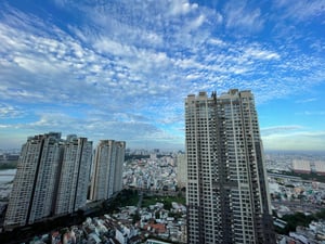 Bầu trời giống bãi cát biển