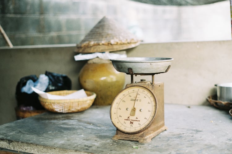 Chiếc cân cũ