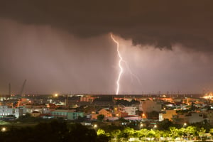 Sét giữa trời đêm