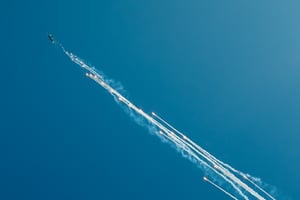 Tiêm kích Su-30MK2 thả bẫy nhiệt