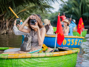 Muôn vàn selfie và chụp ảnh du lịch