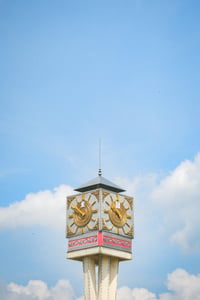 Trụ đồng hồ ở gần công viên Lê Thị Riêng