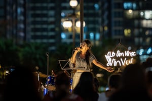 CLB Âm nhạc Vin Vui ở Vinhomes Central Park biểu diễn