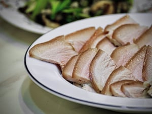 Thịt luộc chấm nước tương