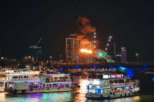 Ngắm rồng phun lửa ơ Đà Nẵng
