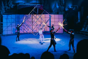 Vở xiếc "Vùng đất Kỳ bí" (phân cảnh "Ninja")