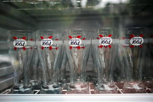 Những chiếc ly thủy tinh Kronenbourg 1664