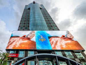 Quảng cáo OOH Tiger Beer tòa nhà Sunwah