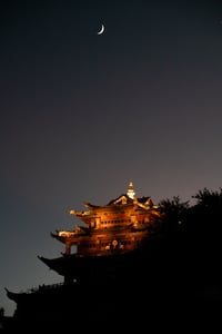 Đại Phật Tự dưới trăng