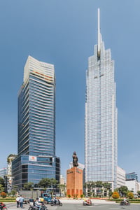 Tòa nhà Hilton và Vietcombank