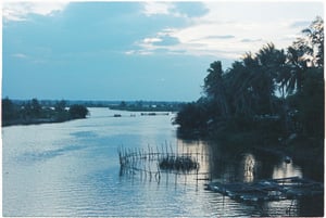 Làng quê yên bình dưới ánh chiều tà