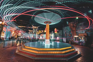 Colorful Carousel: Xích đu ánh sáng rực rỡ