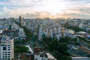 Thành phố đón nắng mai