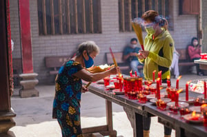 Thắp hương