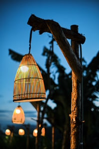 Những chiếc đèn lồng mộc mạc