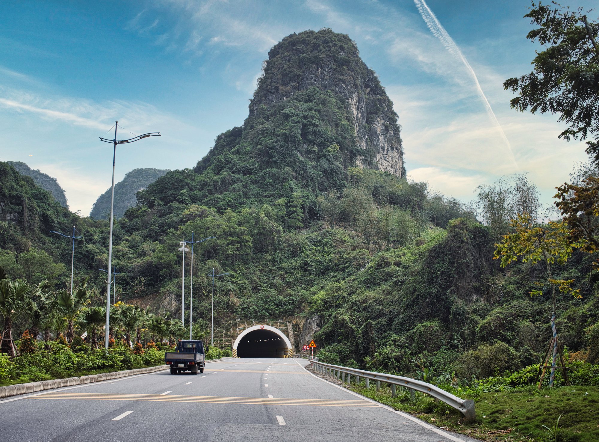 Hầm xuyên núi Hạ Long - Cẩm Phả