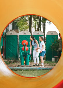 Frame in Frame: 2 mẹ con sành điệu
