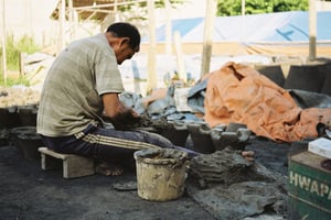 Người đàn ông ở xóm lò gốm